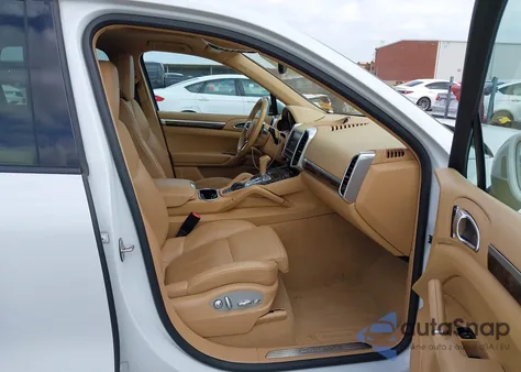 2016 Porsche Cayenne z USA, uszkodzony, nr VIN WP1AA2A23GKA38204